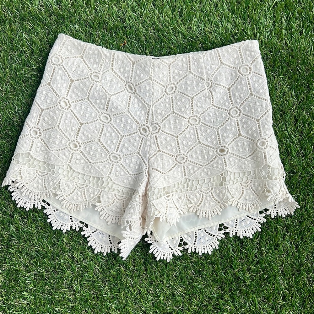 Dolce Vita Cream Lace Shorts